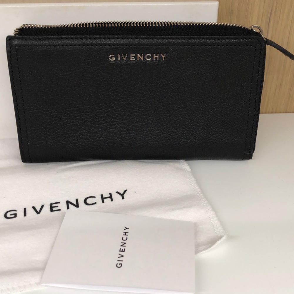 🎉HPx2🎉Givenchy wallet AUTHENTIC